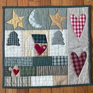 Handmade Hand Stitched Patchwork & Appliqué Quilted Wall Hanging / Table Topper